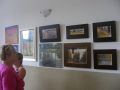 [033] IV Międzynarodowy Plener Malarski im. ks. Marcina Dubiela „Cieślin – 2015″ (09.08.2015 - wystawa robocza w Domu Ludowym w Cieślinie) (3)