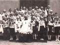 [029] I Komunia Św. - ks. Stefan Marzec z chłopcami - 27.06.1953 r.