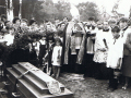 [078] Pogrzeb śp. ks. Marcina Dubiela - bp. kielecki Mieczysław Jaworski i ks. Jerzy Król - 15.05.1986 r.