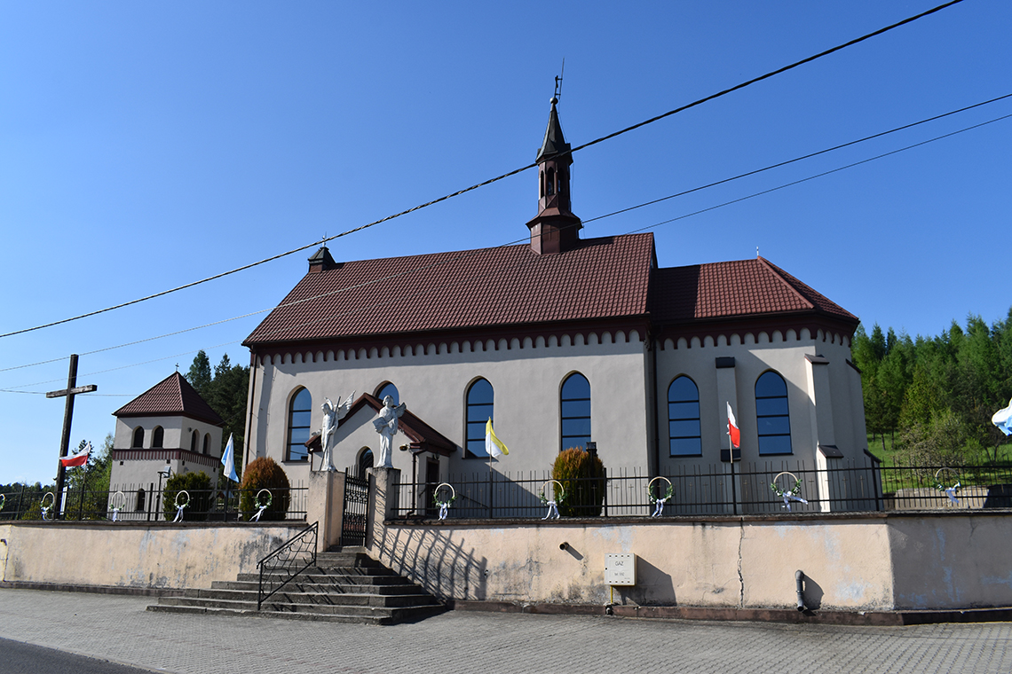 Widok ogólny kościoła pw. św. Stanisława BM w Cieślinie
